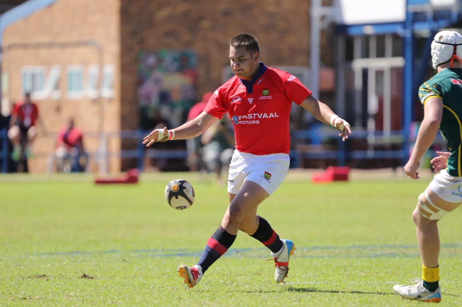HTS Middelburg-rugbyspeler skop die bal